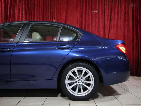 Used 2018 BMW 320i Sedan RWD image 6