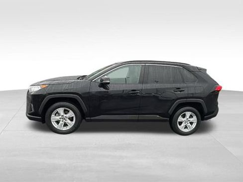 Used 2021 Toyota RAV4 XLE w/ Convenience Package image 4