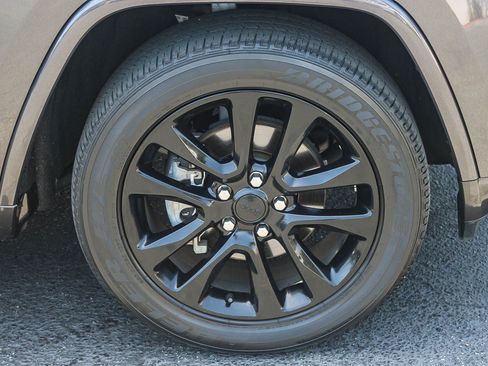 Used 2020 Jeep Grand Cherokee Altitude RWD image 11