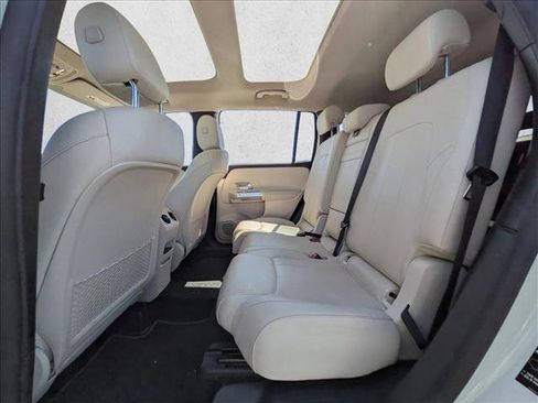 Used 2022 Mercedes-Benz GLB 250 image 16