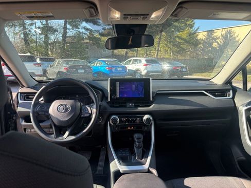 Used 2025 Toyota RAV4 XLE image 32