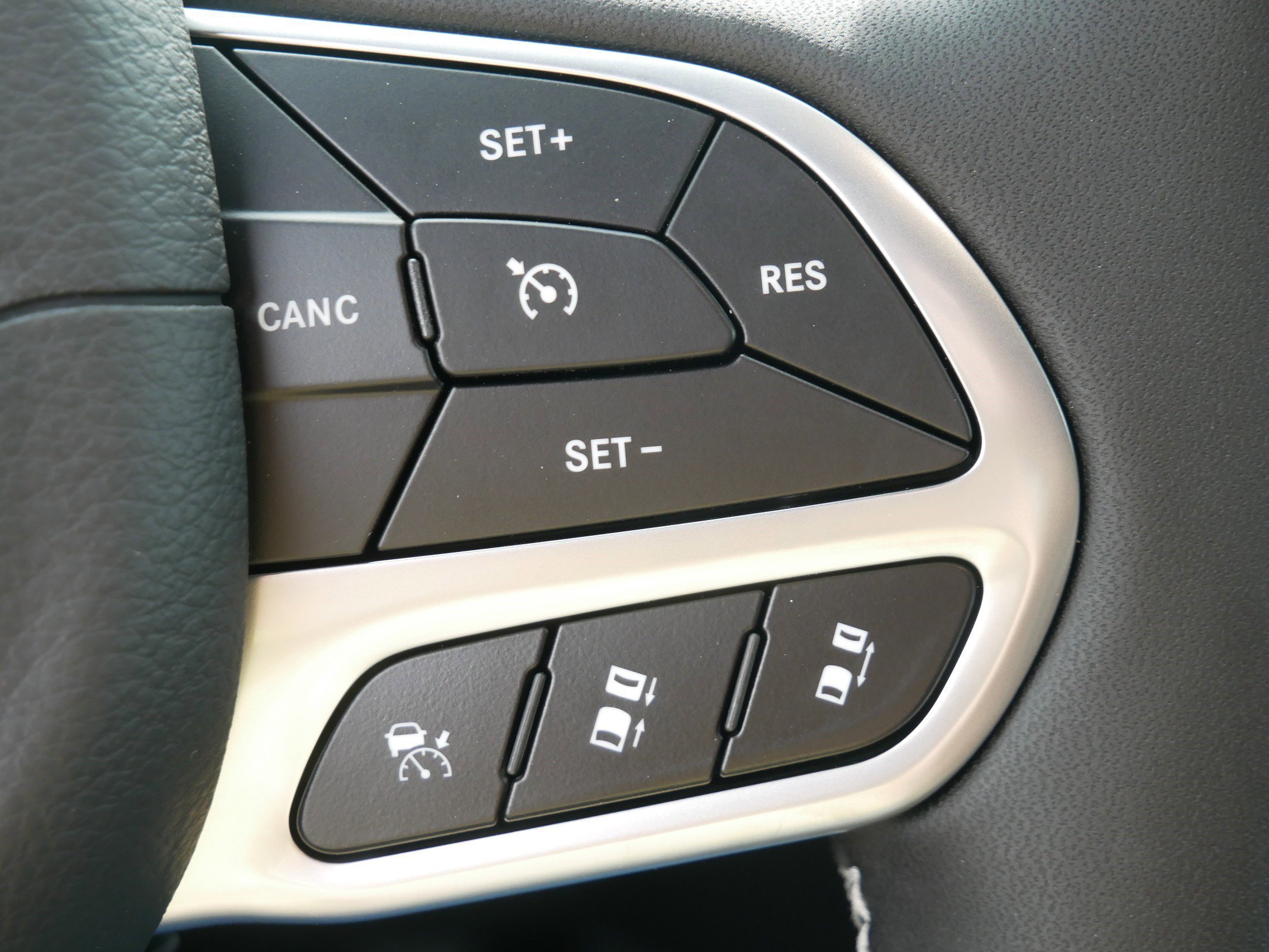 New 2027 Chrysler Pacifica Select FWD image 16