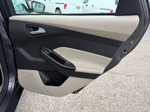 Used 2017 Ford Focus SE FWD image 28