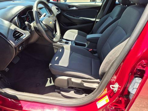 Used 2018 Chevrolet Cruze LT FWD image 11