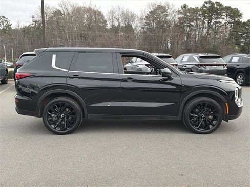 Used 2023 Mitsubishi Outlander SEL image 14