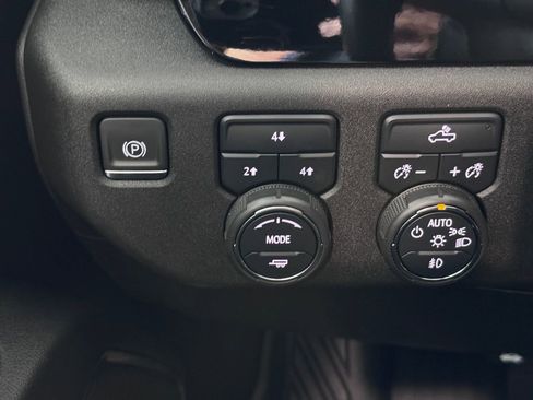 Certified 2024 Chevrolet Silverado 2500 LT image 23