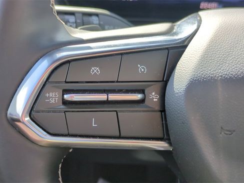 Used 2025 Chevrolet Traverse LT image 18