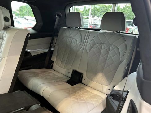 Used 2024 BMW X7 xDrive40i w/ Climate Comfort Package AWD/4WD image 24