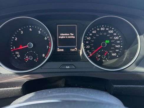 Certified 2020 Volkswagen Tiguan SE image 9