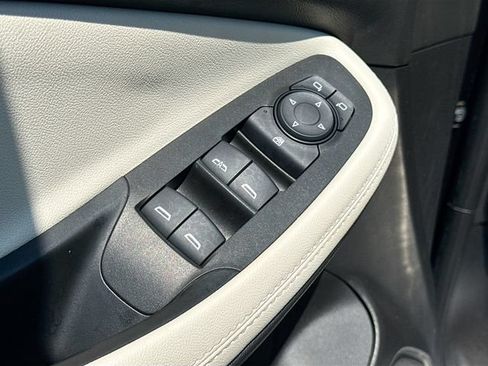 Used 2021 Buick Encore GX Preferred w/ Cold Weather Comfort Package AWD/4WD image 25