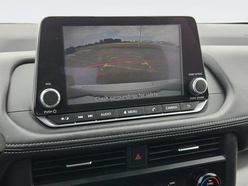 Used 2025 Nissan Rogue SV FWD image 17