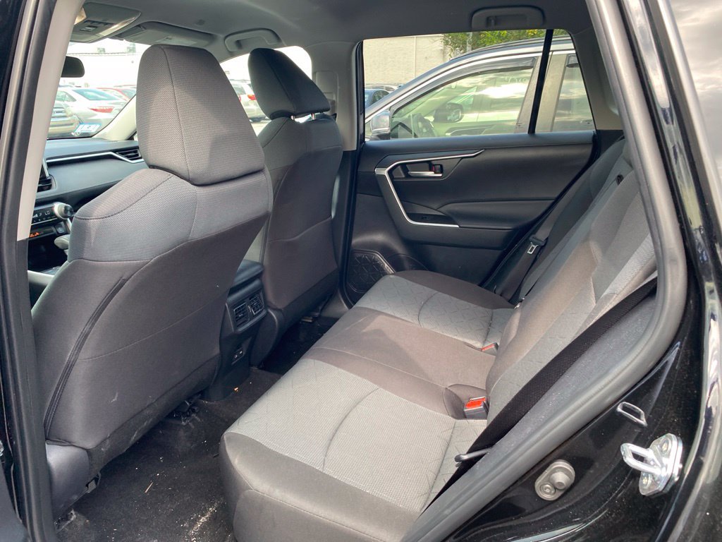 Used 2025 Toyota RAV4 XLE AWD/4WD image 8