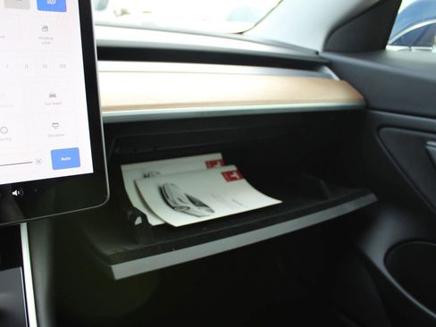 Used 2018 Tesla Model 3 Long Range image 19