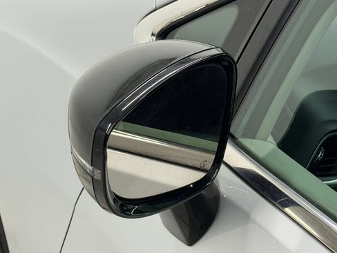 Used 2024 Chrysler Pacifica Touring-L FWD image 35