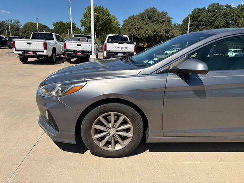Used 2018 Hyundai Sonata SE FWD image 2