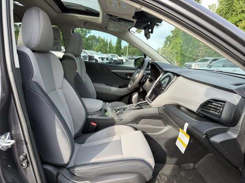 Used 2025 Subaru Outback Premium AWD/4WD image 18