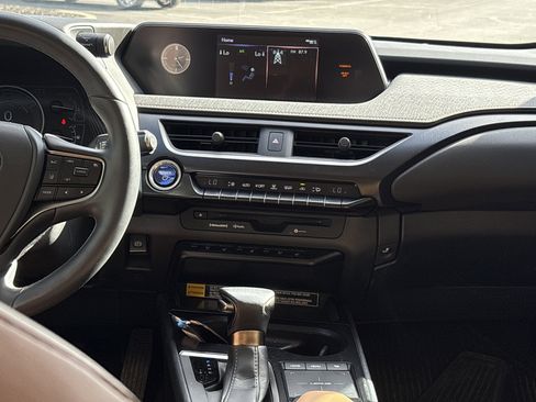 Used 2022 Lexus UX 250h w/ Premium Package image 29