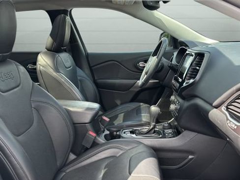 Used 2019 Jeep Cherokee Limited AWD/4WD image 24