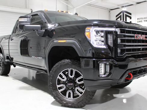 Used 2022 GMC Sierra 2500 AT4 w/ AT4 Premium Plus Package AWD/4WD image 11