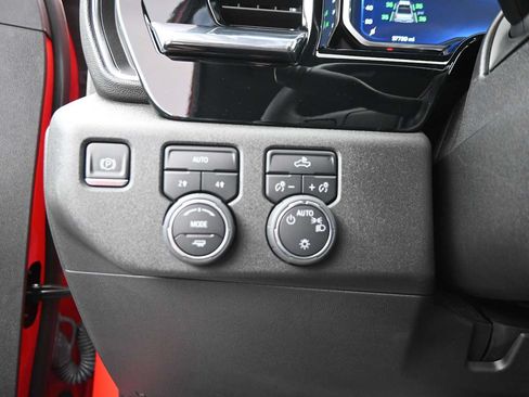Used 2023 Chevrolet Silverado 1500 LT AWD/4WD image 23