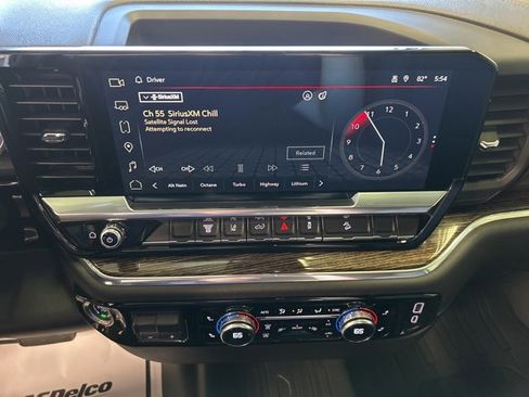 Used 2024 GMC Sierra 3500 SLE w/ Preferred Package image 23