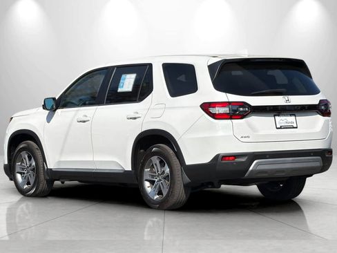 Used 2025 Honda Pilot EX-L image 6