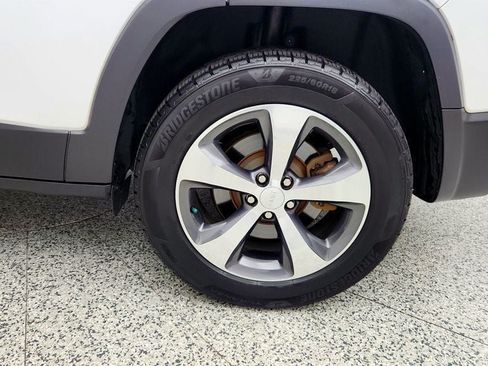 Used 2020 Jeep Cherokee Limited AWD/4WD image 9