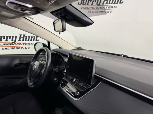 Used 2025 Toyota Corolla LE image 26