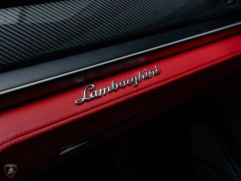 Used 2026 Lamborghini Urus SE AWD/4WD image 8