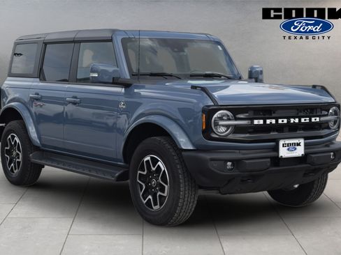 Used 2025 Ford Bronco Outer Banks AWD/4WD image 2