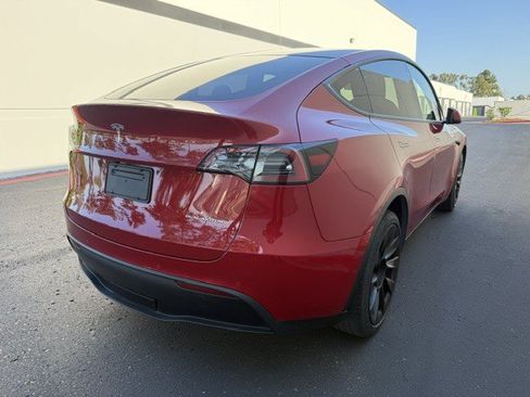 Used 2022 Tesla Model Y Long Range AWD/4WD image 3