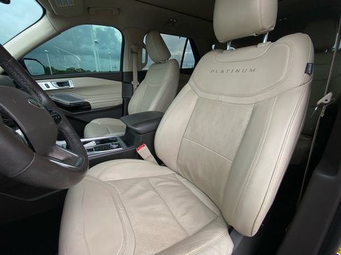 Used 2022 Ford Explorer Platinum w/ Equipment Group 601A AWD/4WD image 9