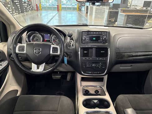 Used 2012 Dodge Grand Caravan Crew FWD image 9