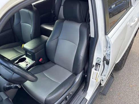 Used 2020 Toyota 4Runner SR5 Premium image 3