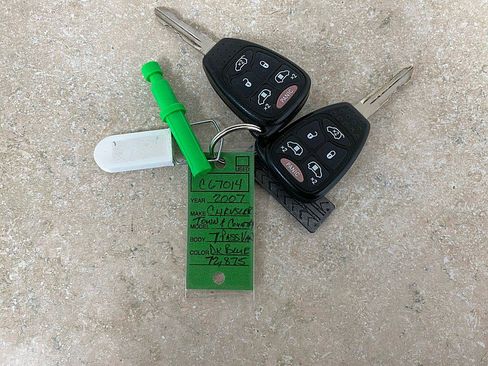 Used 2007 Chrysler Town & Country Touring w/ Leather Interior Group image 27