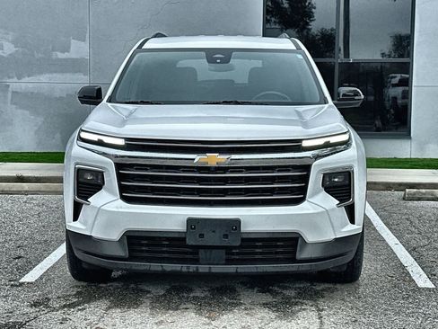 Used 2024 Chevrolet Traverse LT image 12