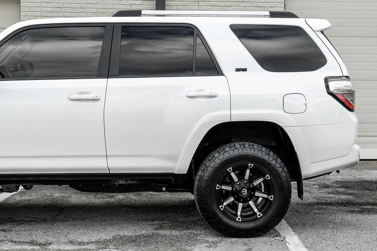 Used 2021 Toyota 4Runner SR5 Premium w/ Moonroof Package AWD/4WD image 18