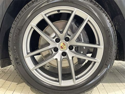 New 2026 Porsche Macan image 13