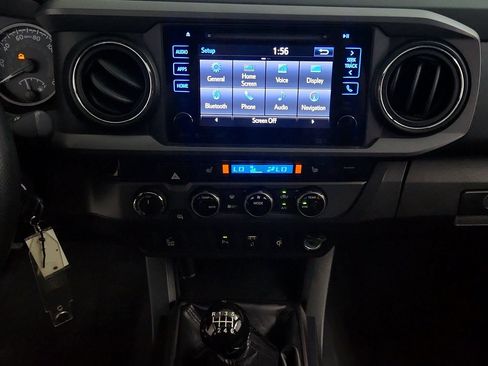 Used 2017 Toyota Tacoma TRD Sport AWD/4WD image 21
