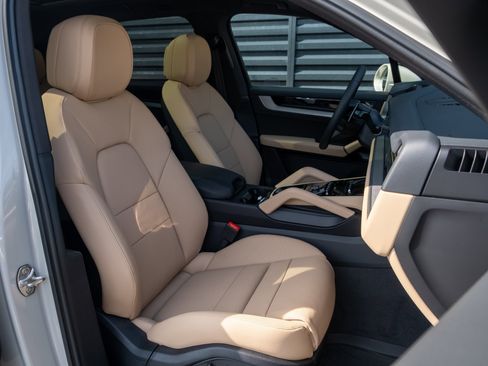 New 2026 Porsche Cayenne image 34