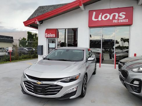 Used 2022 Chevrolet Malibu LT image 2