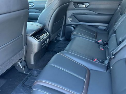 New 2025 Nissan Armada SL image 9