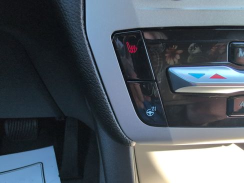 Used 2022 Ford Explorer XLT w/ Equipment Group 202A image 27