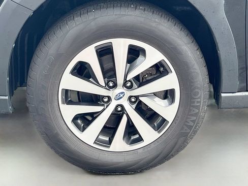 Used 2025 Subaru Outback Premium AWD/4WD image 32