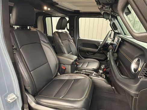 Used 2025 Jeep Gladiator Sport AWD/4WD image 36