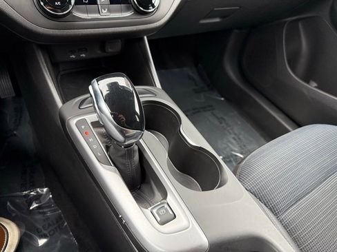 Used 2025 Buick Envista Preferred image 26