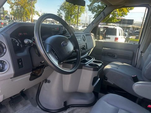 Used 2011 Ford E-350 and Econoline 350 XLT image 14
