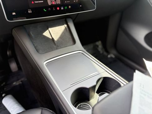 Used 2023 Tesla Model Y Long Range AWD/4WD image 22