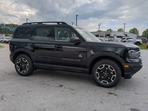 Used 2024 Ford Bronco Sport Outer Banks w/ Tech Package image 2