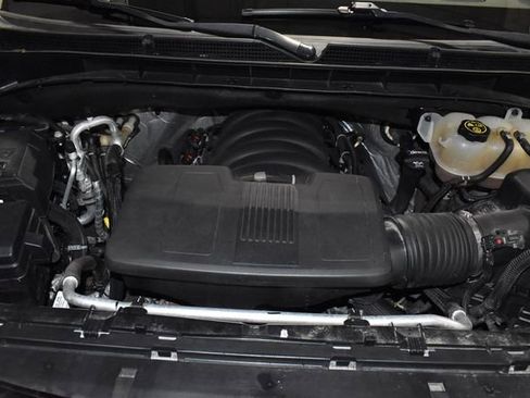 Used 2023 GMC Yukon XL SLT image 9